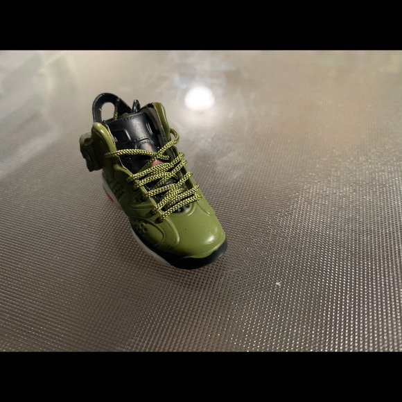 AirPod case - Picture 4 of 7